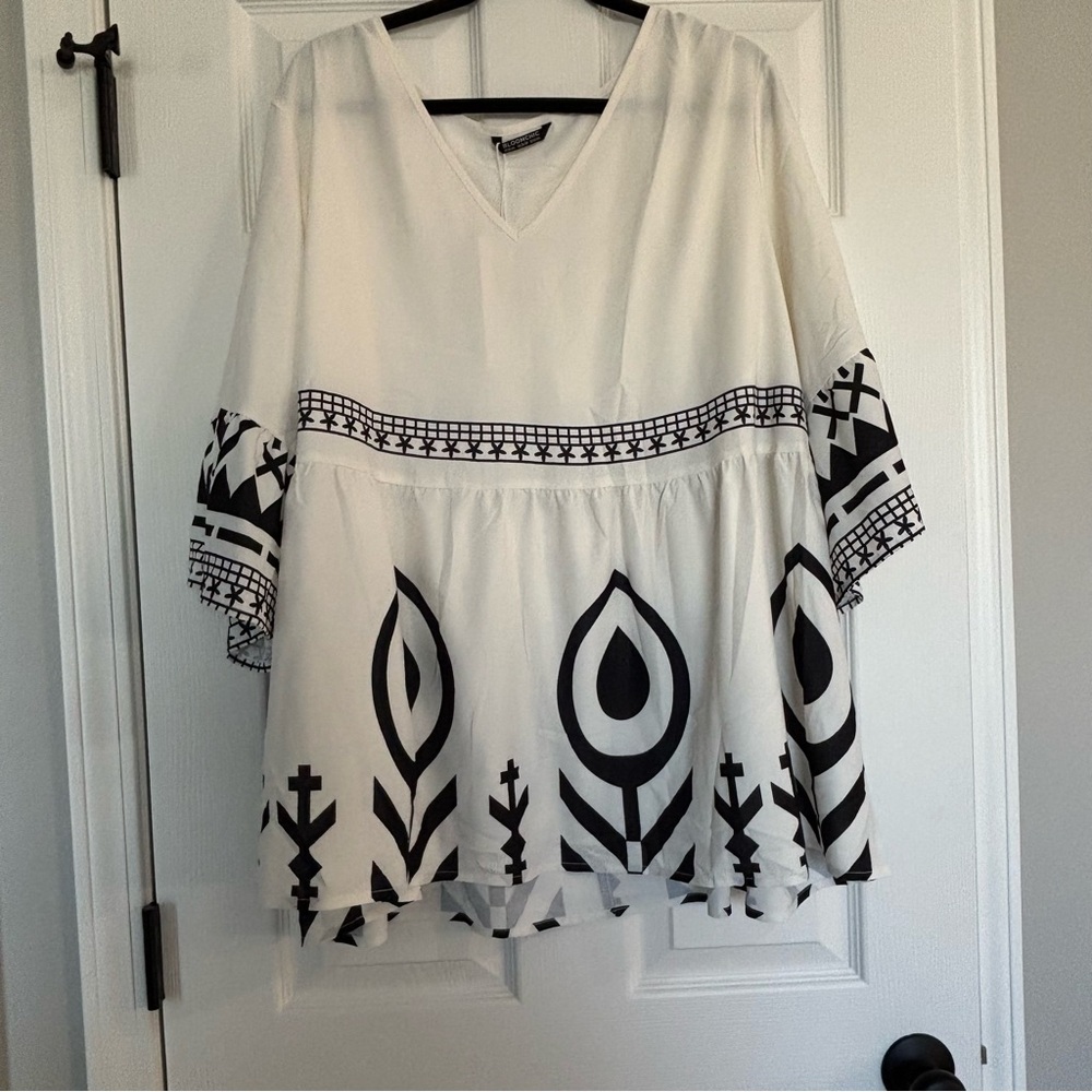 Bloomchic Babydoll Top with Bell Sleeves- new with tags. Size 22-24